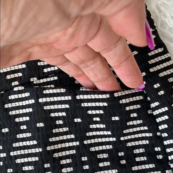 NWOT Old Navy size 2 black/cream colored shorts - Picture 3 of 5